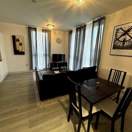 Cozy Bracknell Apartment With Modern Amenities Esterno foto
