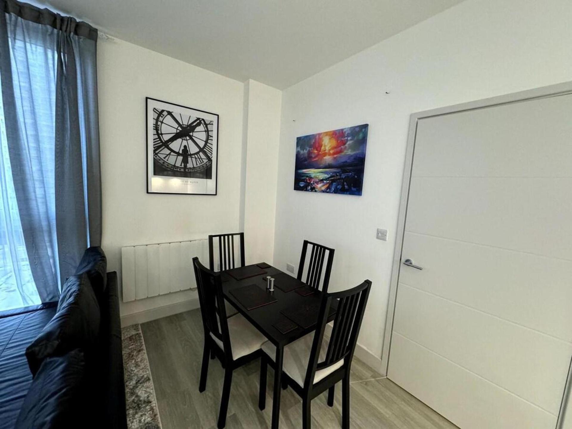 Cozy Bracknell Apartment With Modern Amenities Esterno foto